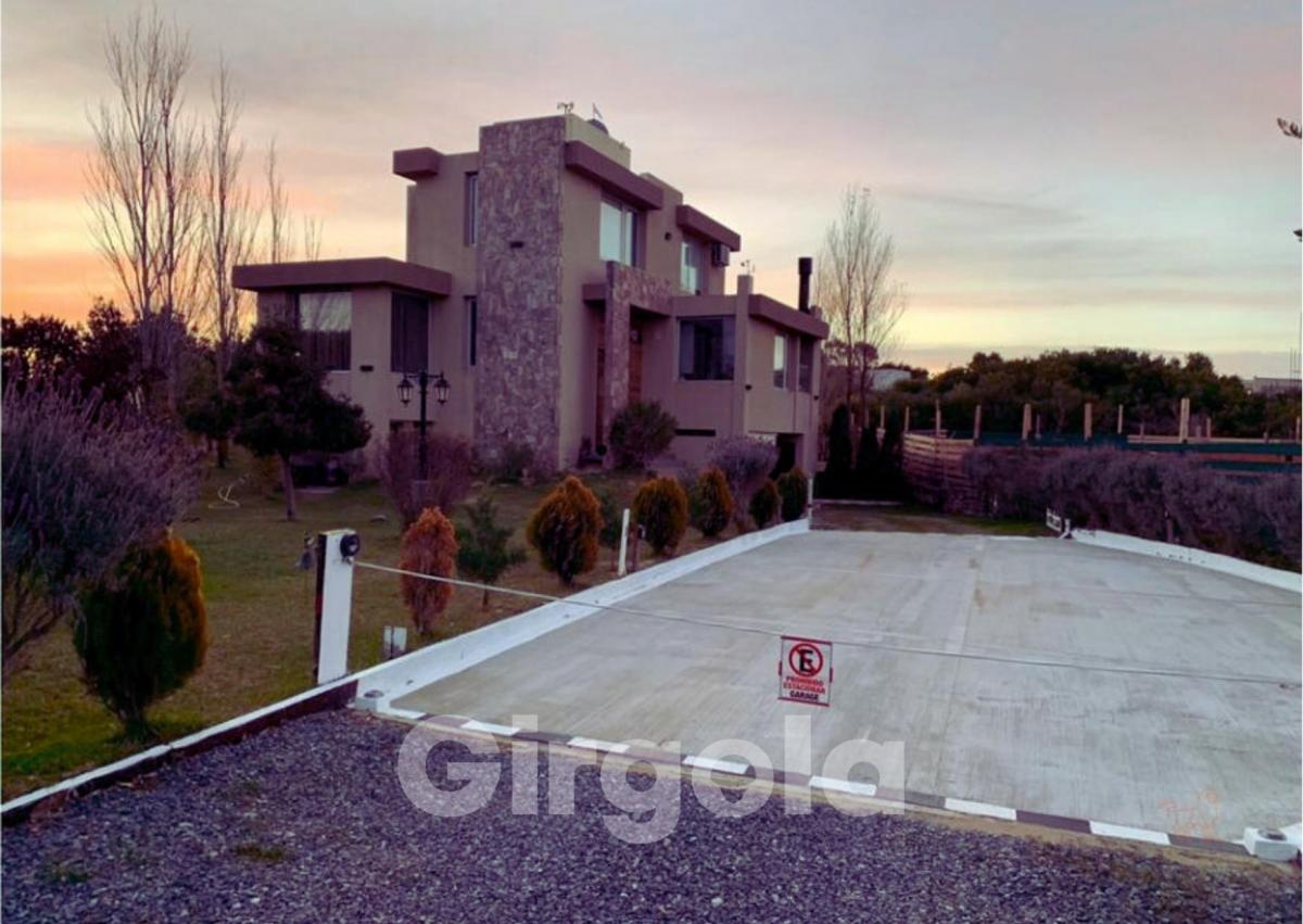 Costa Esmeralda 4 Ambientes Casa en Venta 1