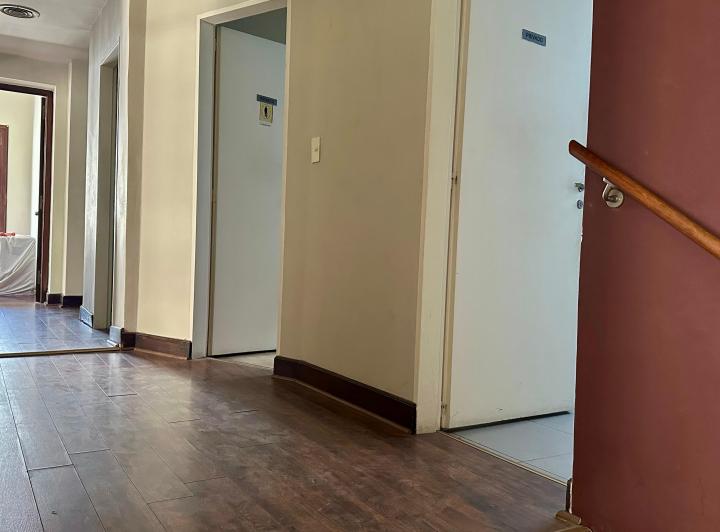 Venta oficina de 9 ambientes en San Nicolás 3