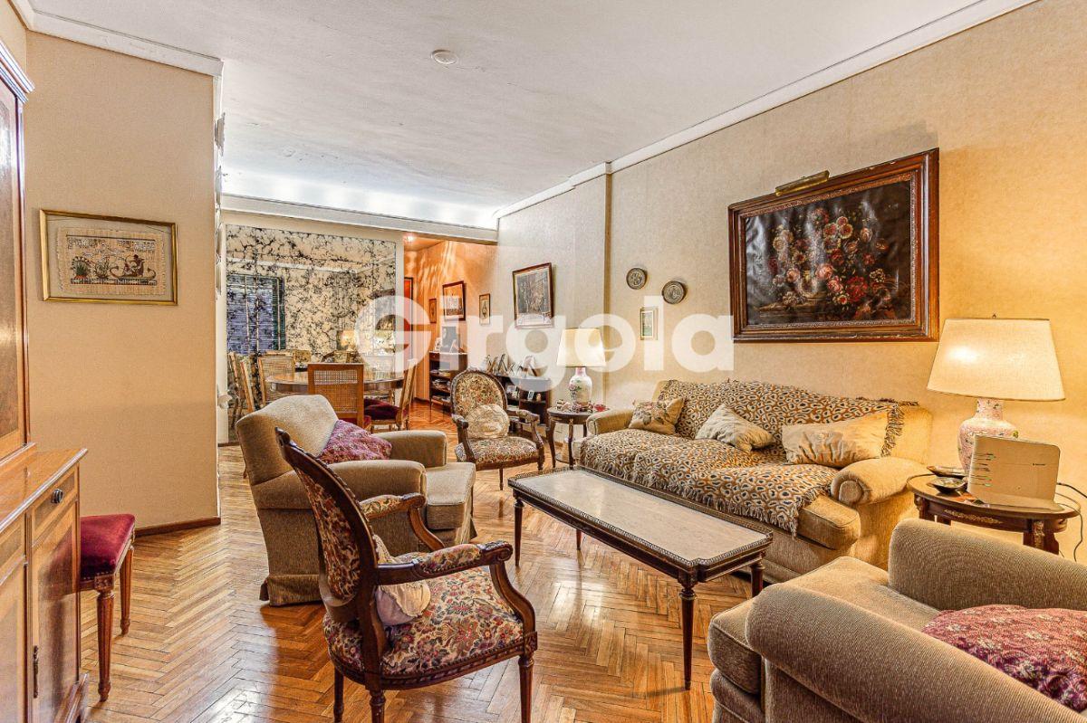 Departamento 3 ambientes con dependencia en venta en Caballito