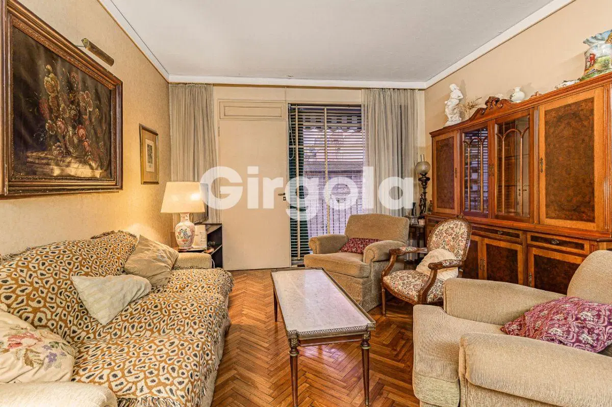 Departamento 3 ambientes con dependencia en venta en Caballito 3