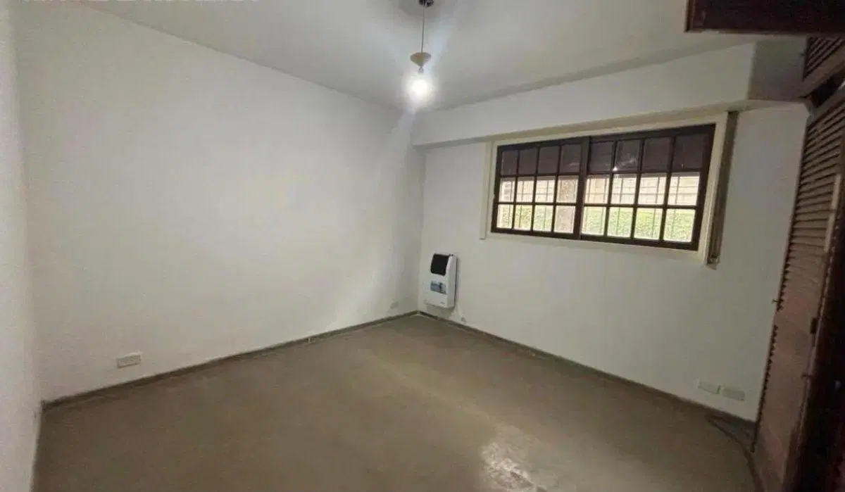 Venta de PH 4 ambientes con patio en Olivos 2