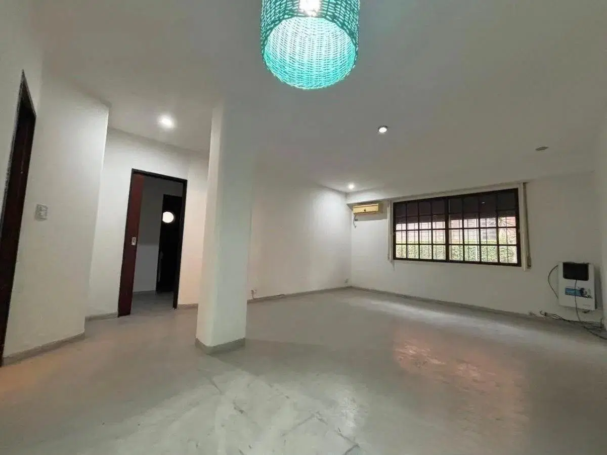 Venta de PH 4 ambientes con patio en Olivos 5