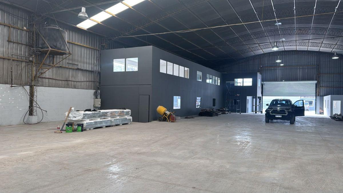 Foto de Galpón en alquiler de 2300m2 ubicado en La Reja, imagen 3