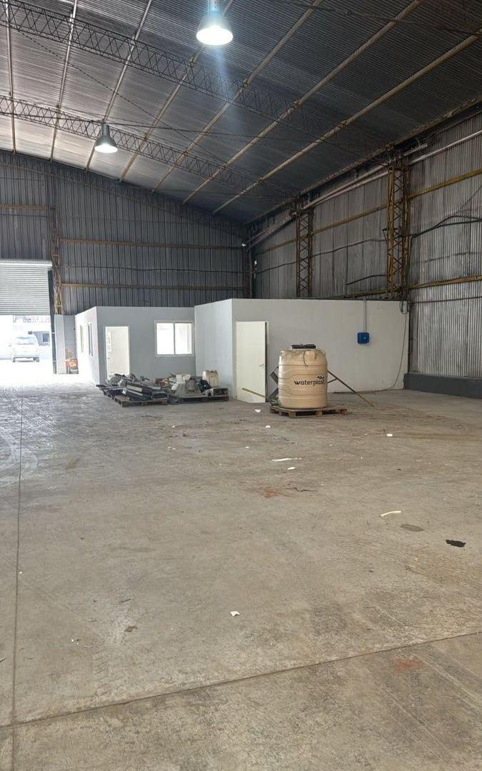 Foto de Galpón en alquiler de 2300m2 ubicado en La Reja, imagen 1