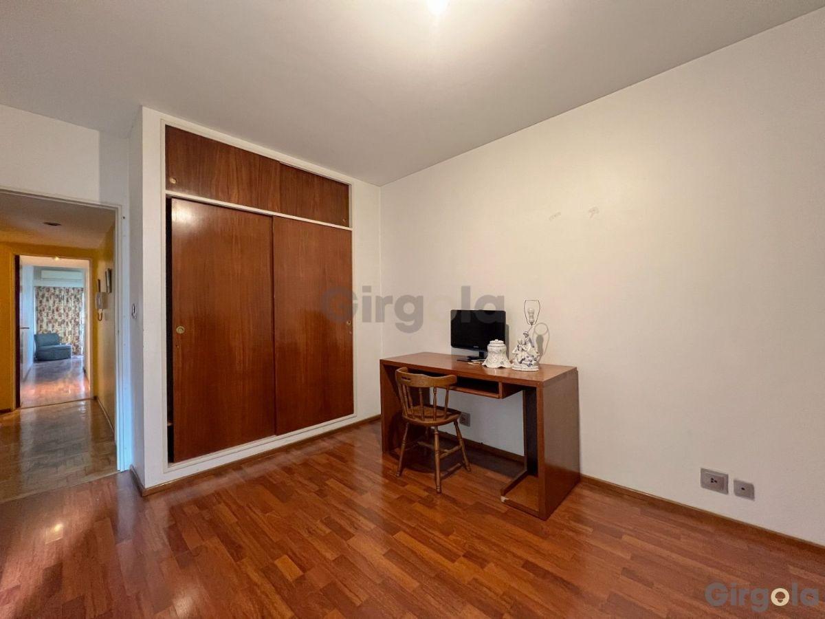 Foto de Venta departamento 5 ambientes c/ cochera en Caballito, imagen 1
