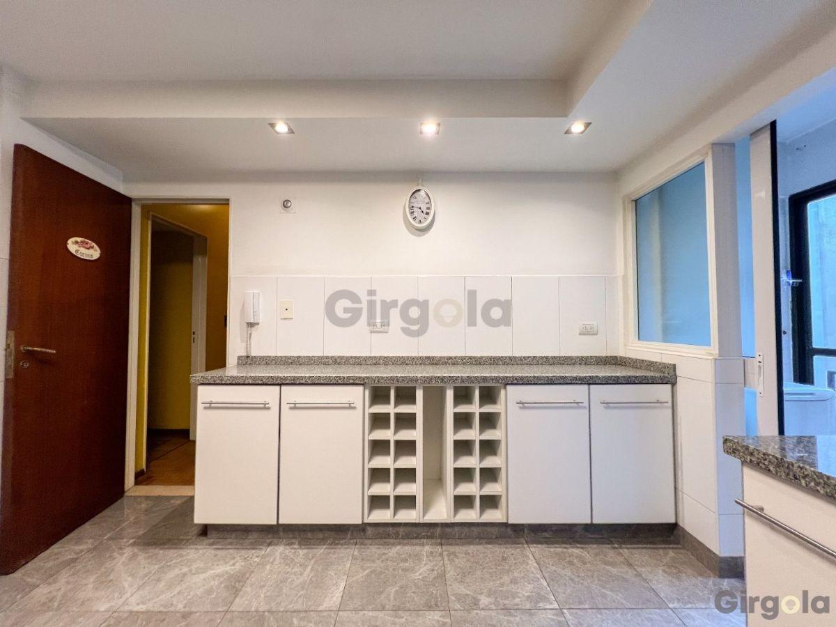 Foto de Venta departamento 5 ambientes c/ cochera en Caballito, imagen 2