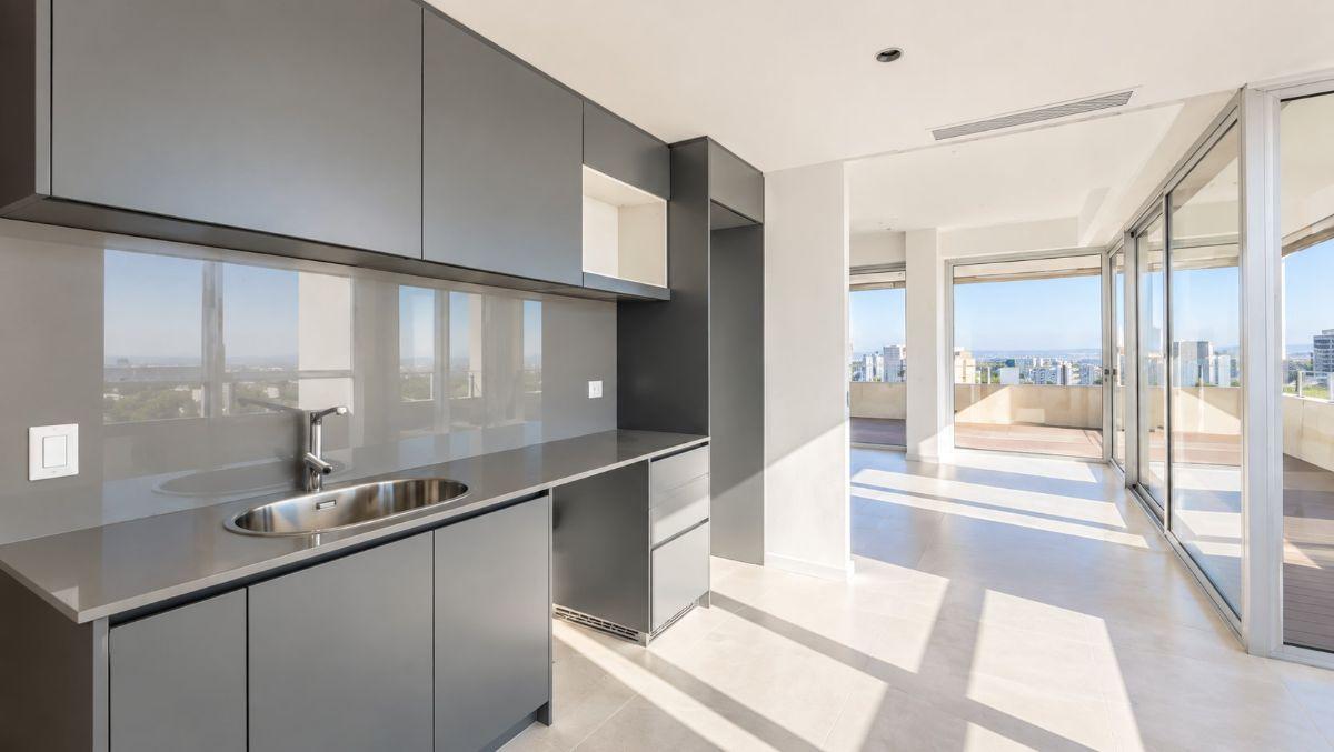 Foto de Departamento en Venta 5 ambientes con balcon cochera amenities Lomas de, imagen 2