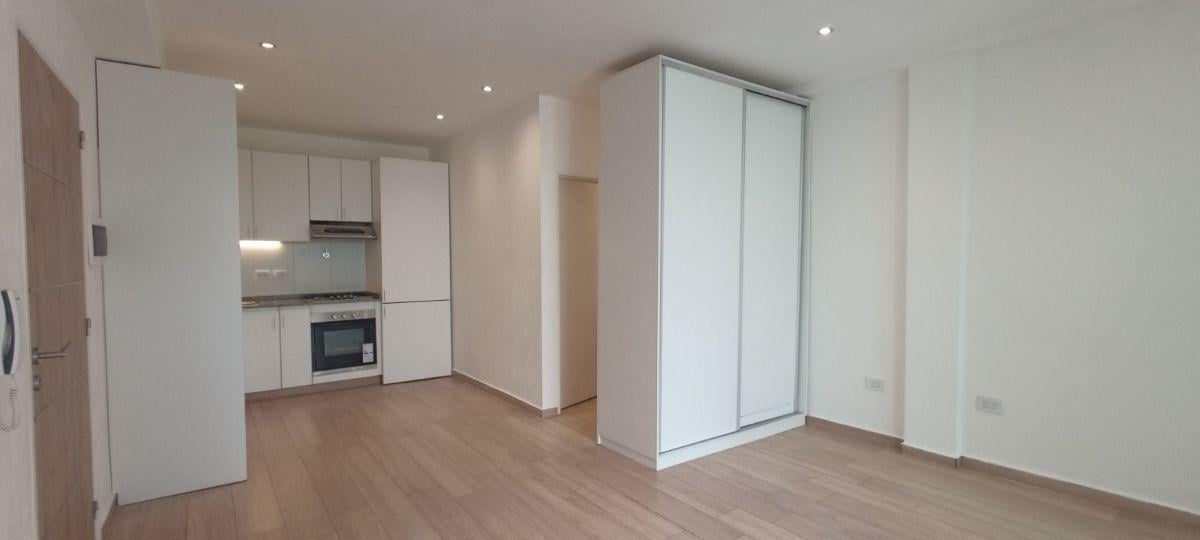 Foto de Alquiler departamento monoambiente con patio Belgrano, imagen 2