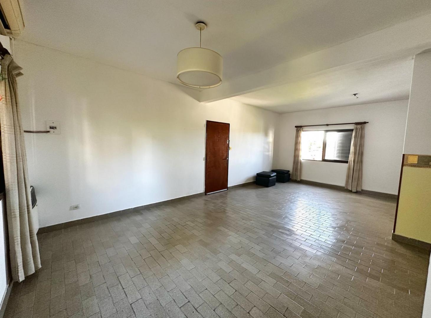 Foto de Departamento en Venta en Los Hornos, 3 dormitorios., imagen 5