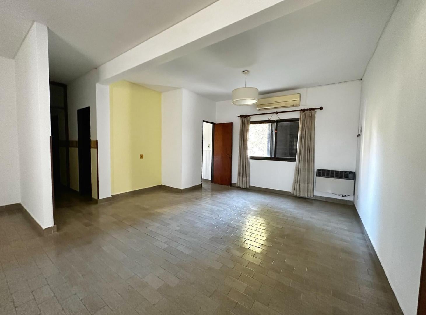 Foto de Departamento en Venta en Los Hornos, 3 dormitorios., imagen 3