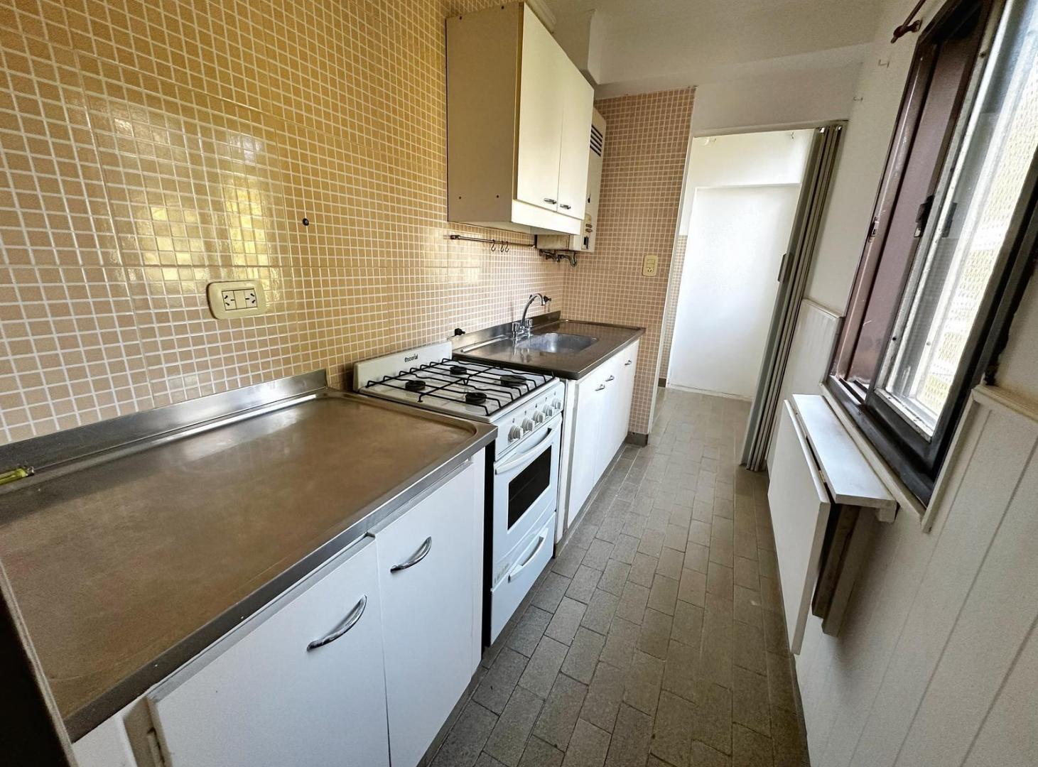 Departamento en Venta en Los Hornos, 3 dormitorios.