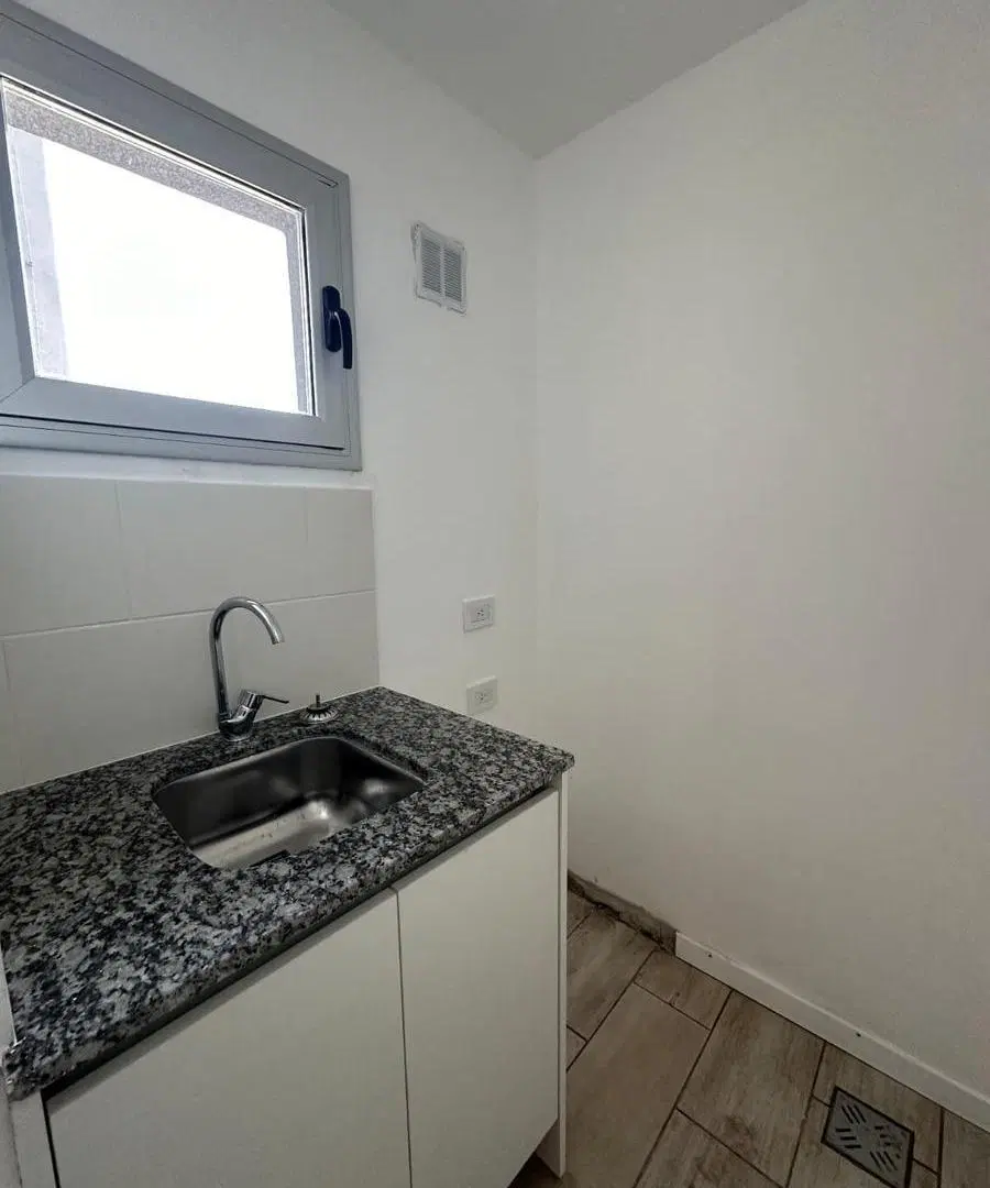 Departamento en venta en La Plata, un dormitorio. COCHERA. 4