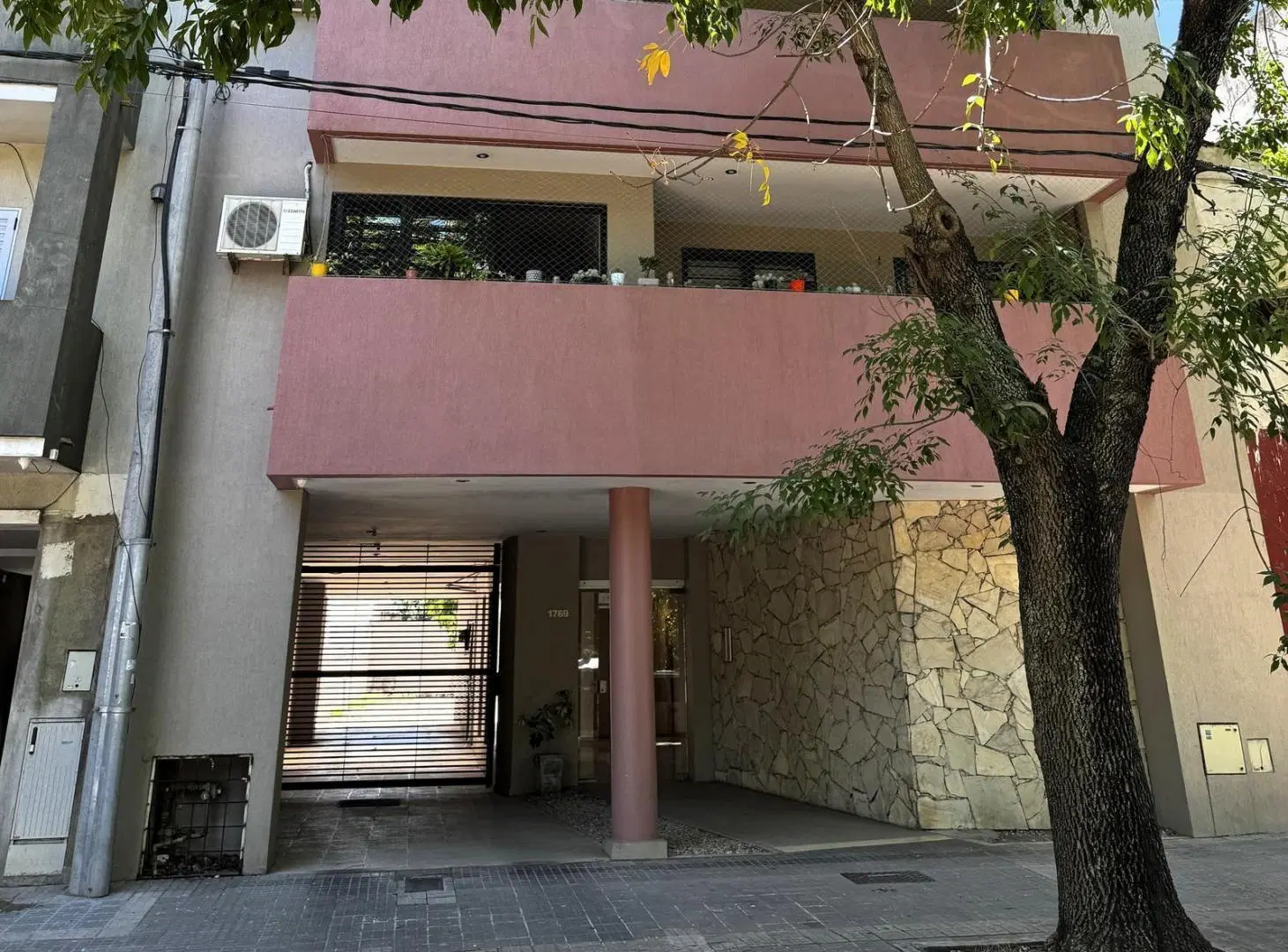 Departamento en Venta en La Plata, un dormitorio y cochera. 3