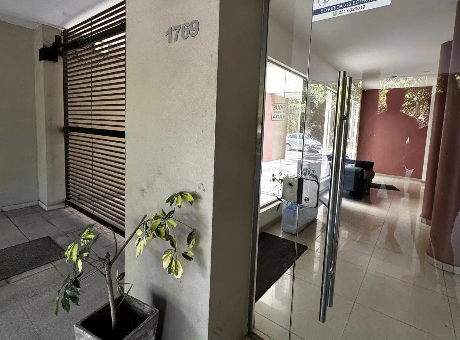 Departamento en Venta en La Plata, un dormitorio y cochera. 2