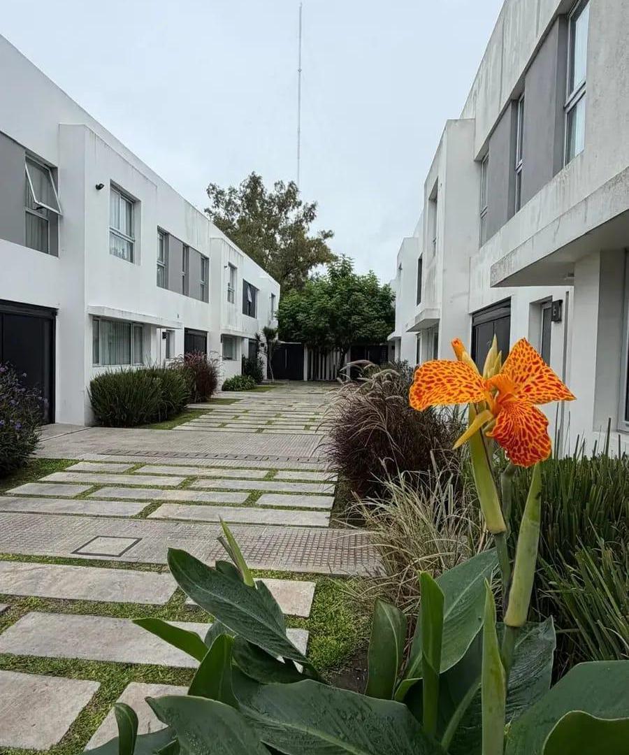 DUPLEX PH EN VENTA EN LA PLATA GONNET.