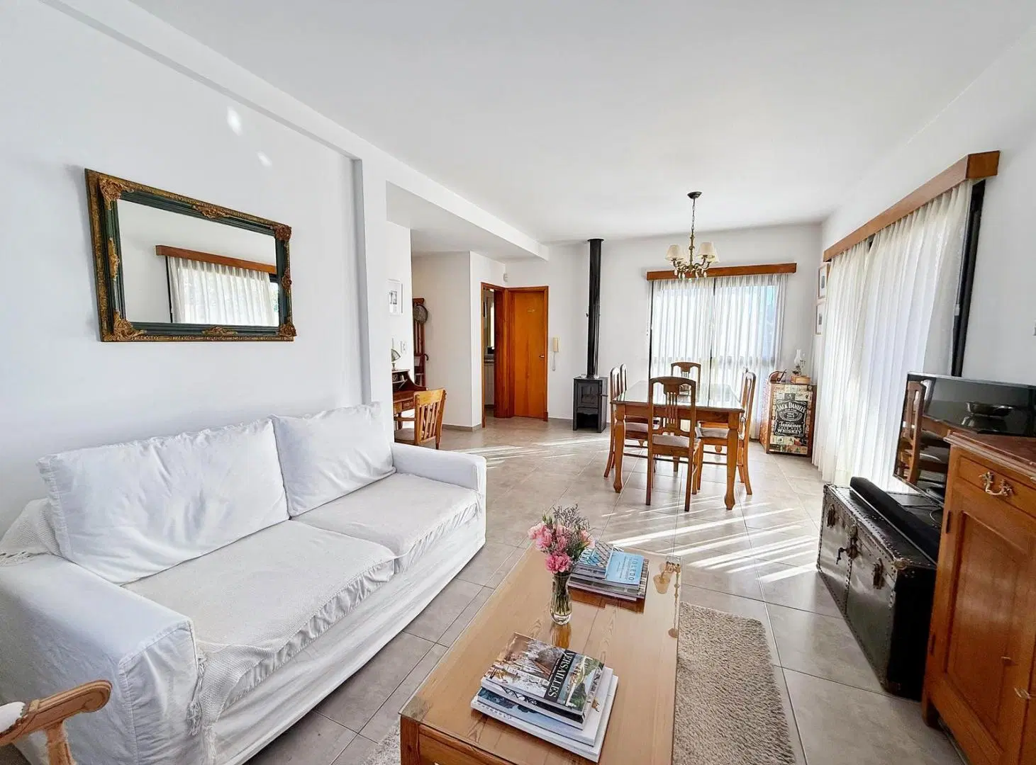 Departamento en Venta en La Plata. dos dormitorios con terraza privada. 3