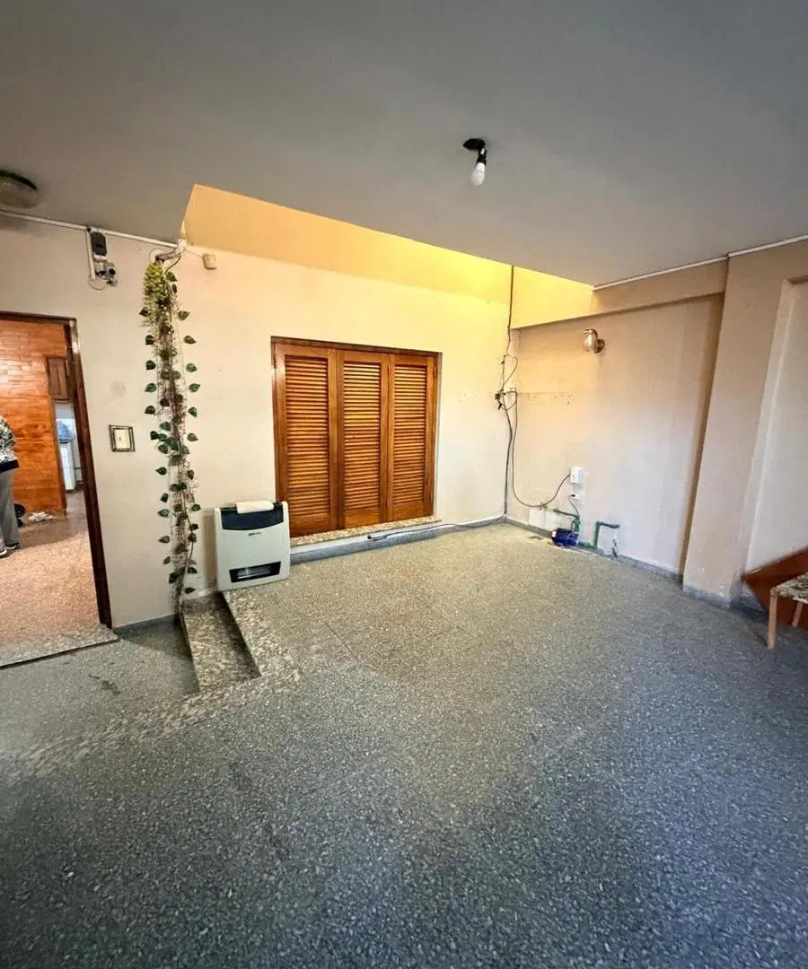 Casa en ALQUILER en La Plata. 2 dormitorios, cochera cubierta. 2