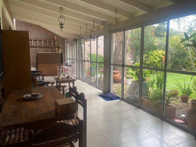 HERMOSA CASA DE 4 AMBIENTES
