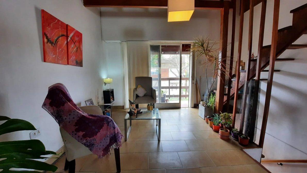Casa con 2 Deptos, Cochera y Patio 2