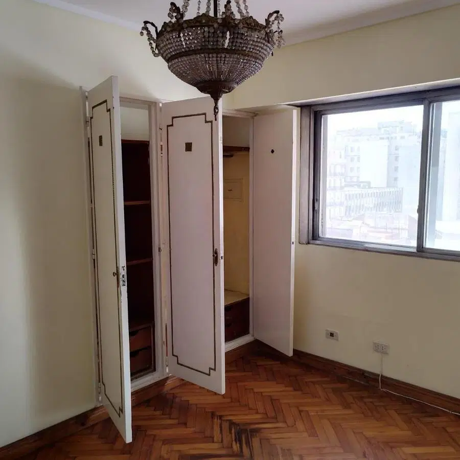 Venta departamento 4 ambientes + dependencia en Balvanera 5