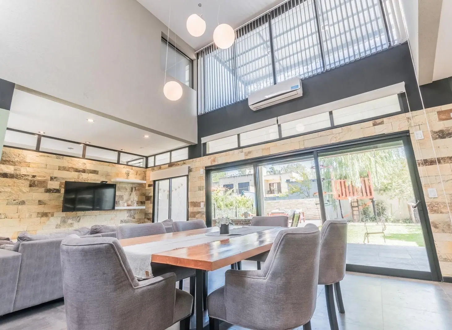 CASA 5 AMBIENTES EN VENTA BOSQUES DE SAN VICENTE CON PISCINA 5