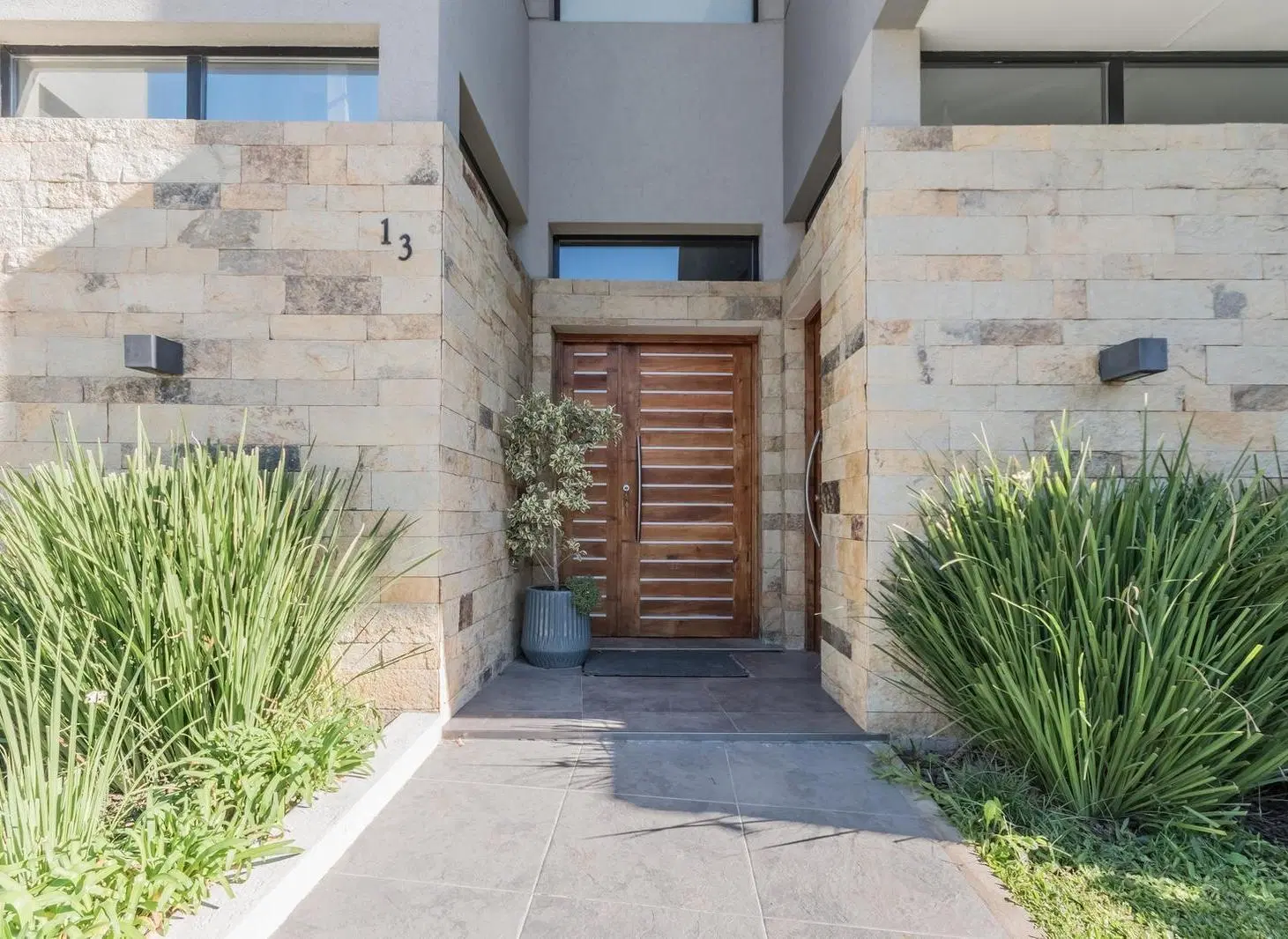 CASA 5 AMBIENTES EN VENTA BOSQUES DE SAN VICENTE CON PISCINA 2