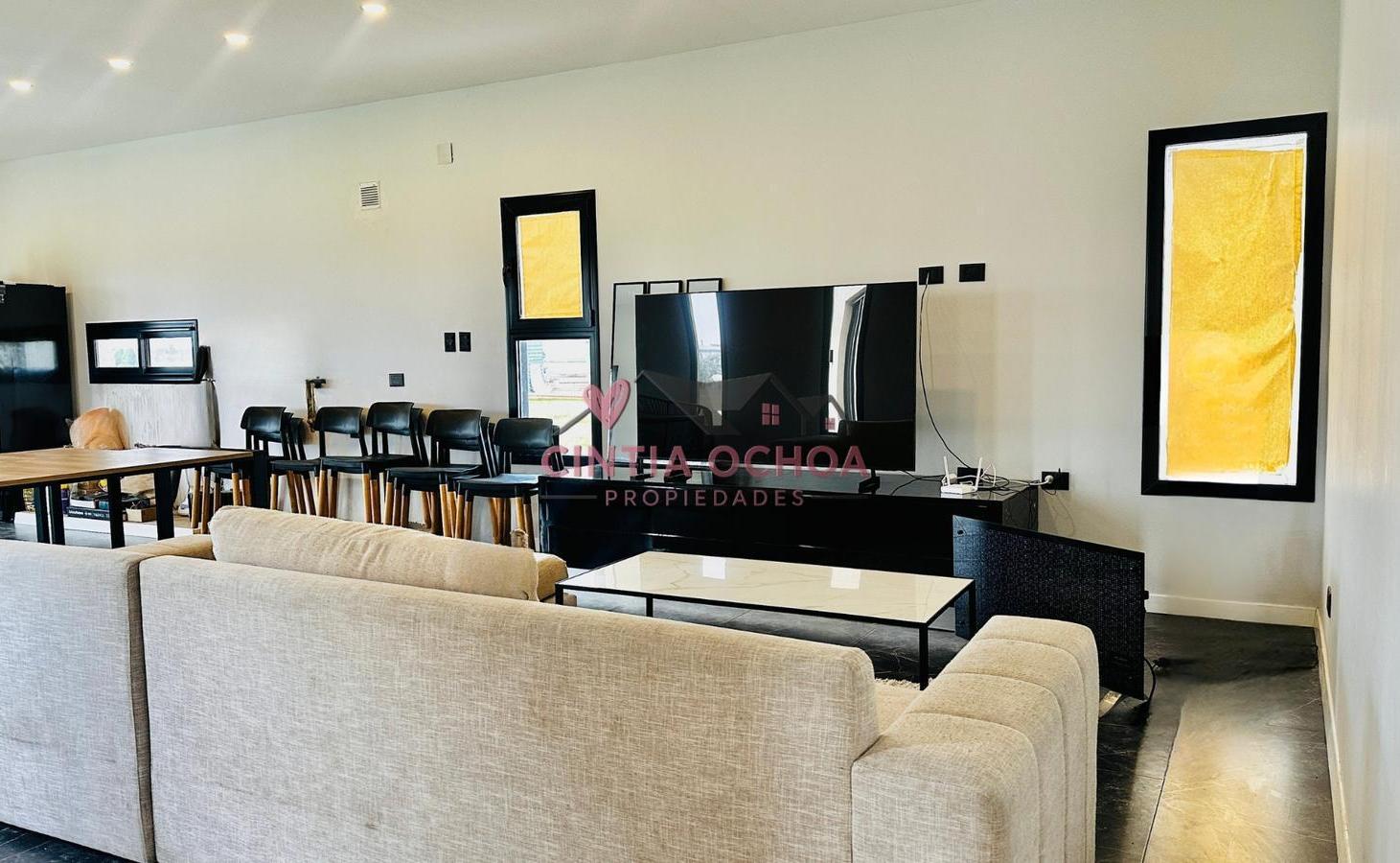 Foto de Casa en venta de 4 ambientes con pileta a la laguna en Santa Clara al, imagen 1