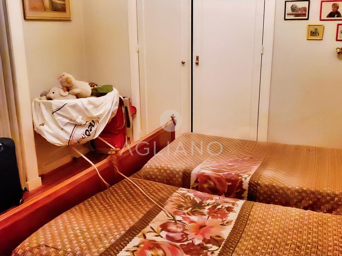 Residencia en Venta. Lote 2400. Sup. Cub. 800. Los Troncos