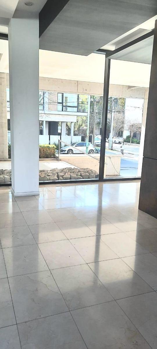 Foto de Venta 3 amb. Terraza propia. Cochera. Edif. Malecon Uhe. Zona Güemes, imagen 4