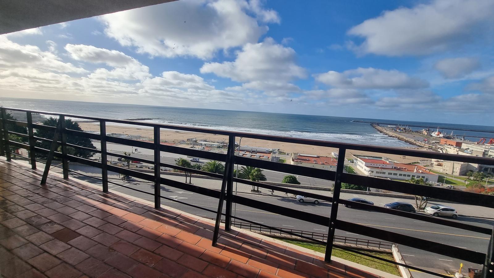 Departamento en  Alquiler Temporario 4 amb. Cochera. Frente al Mar. Playa grande