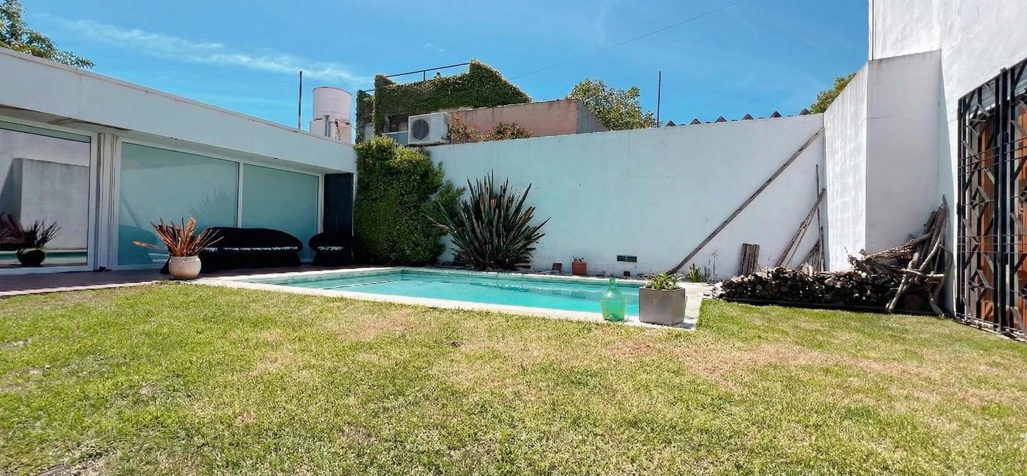 Foto de Venta Casa 6 Amb con Pileta Chauvin, imagen 2