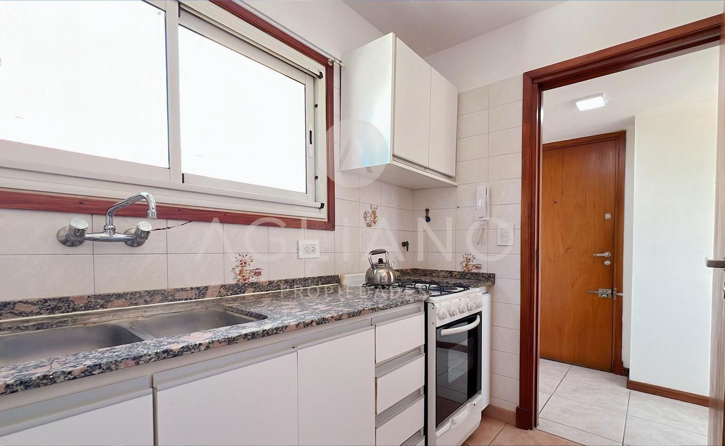 Foto de Alquiler Depto 3 ambientes con cochera La Perla, imagen 3