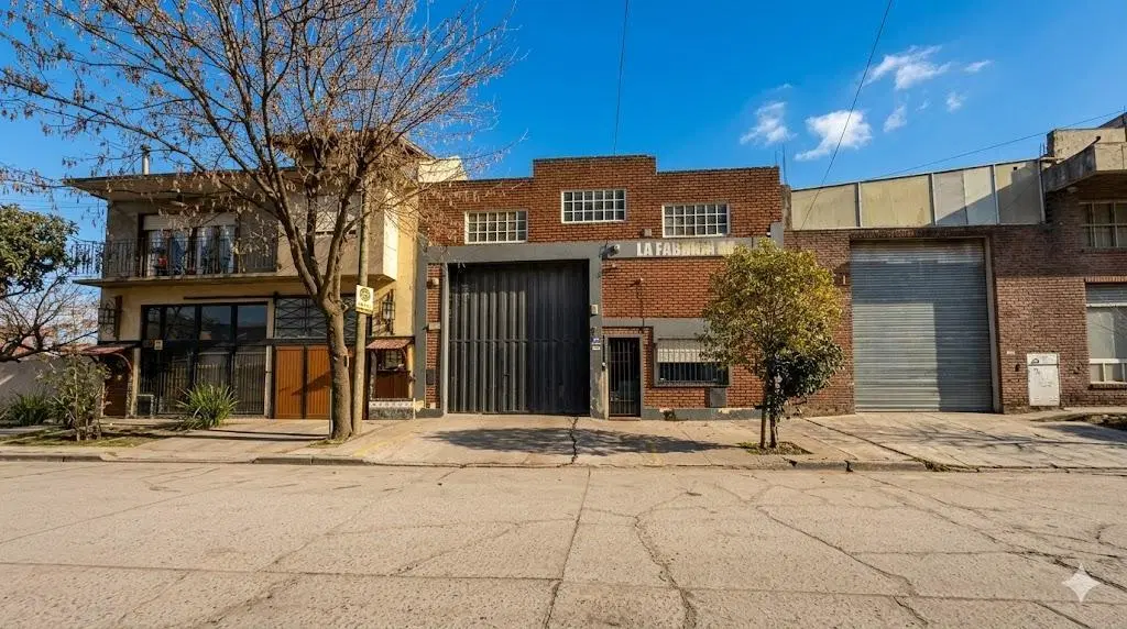 Venta Depósito 233 m2 - Entrada de camiones 3