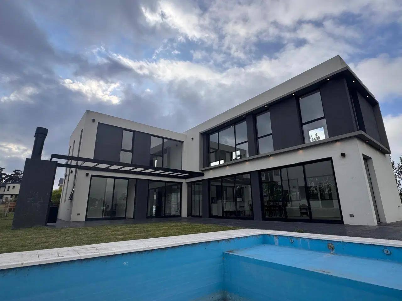 Venta Casa a estrenar 4 amb. Piscina. Rumenco joven 2