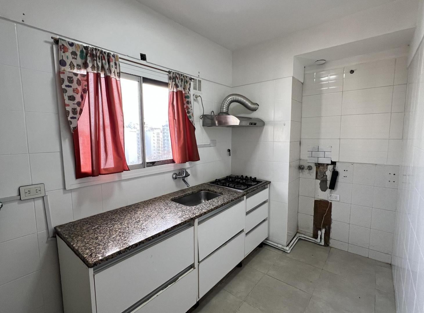 Foto de Departamento Alquiler 4 ambientes con Balcon en La Perla, imagen 5