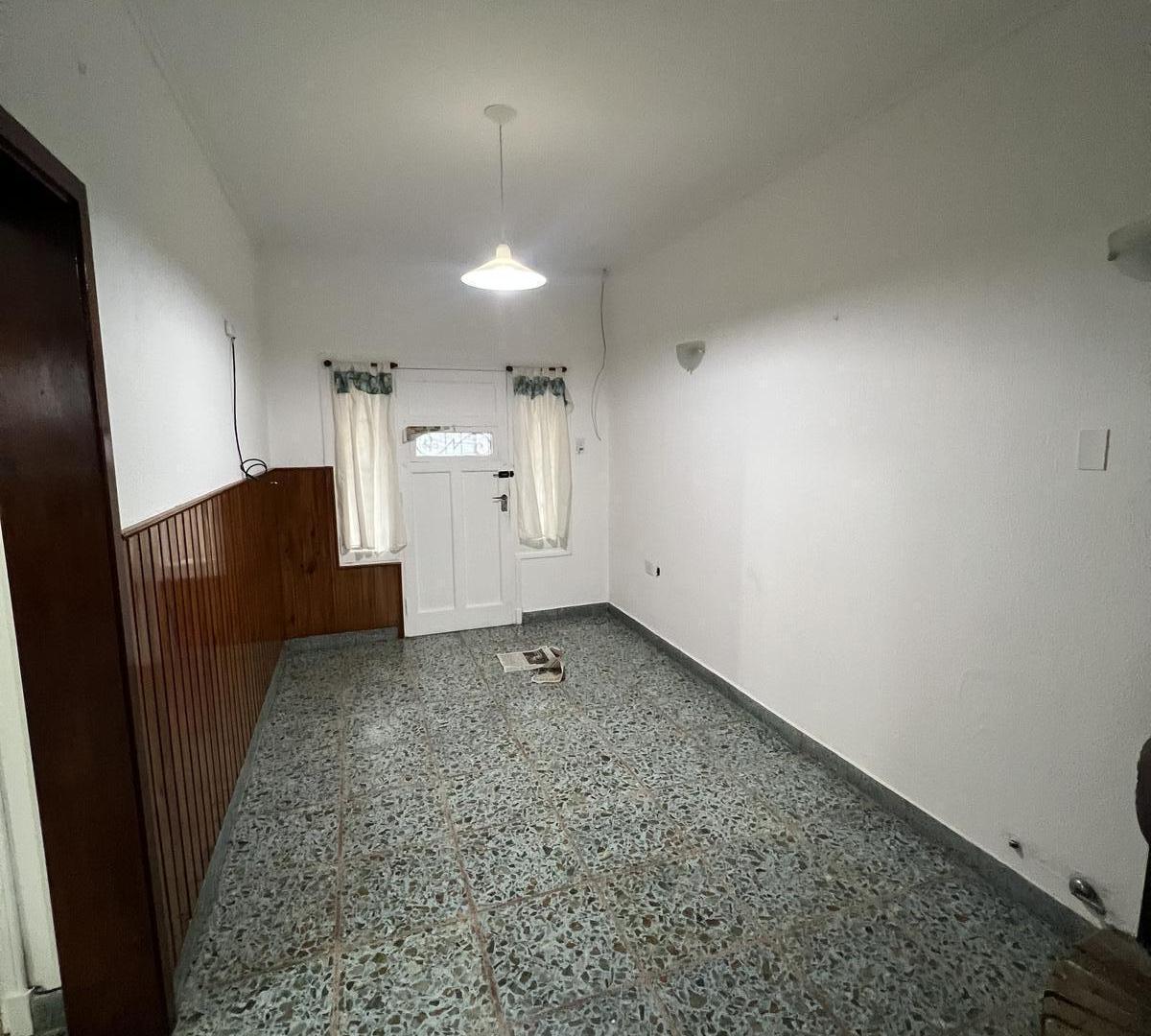 Foto de PH 3 ambientes con patio y parrilla en Villa Primera, imagen 2