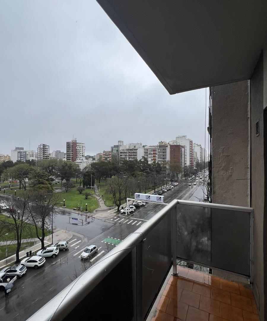 Foto de Departamento 2 ambientes con balcon vista a plaza mitre, imagen 2
