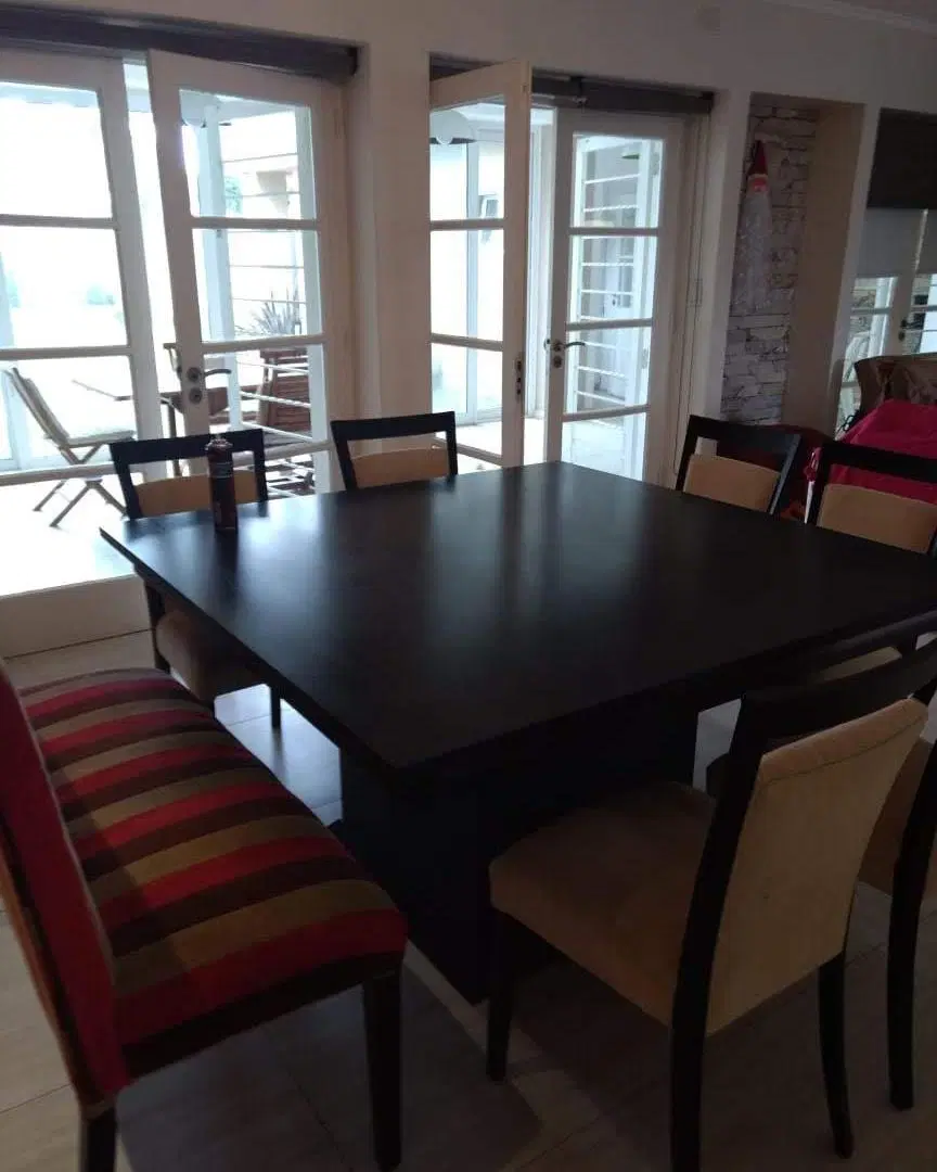 VENTA CASA MODERNA CON PILETA - 5 AMBIENTES - BARRIO SAN JERÓNIMO 1