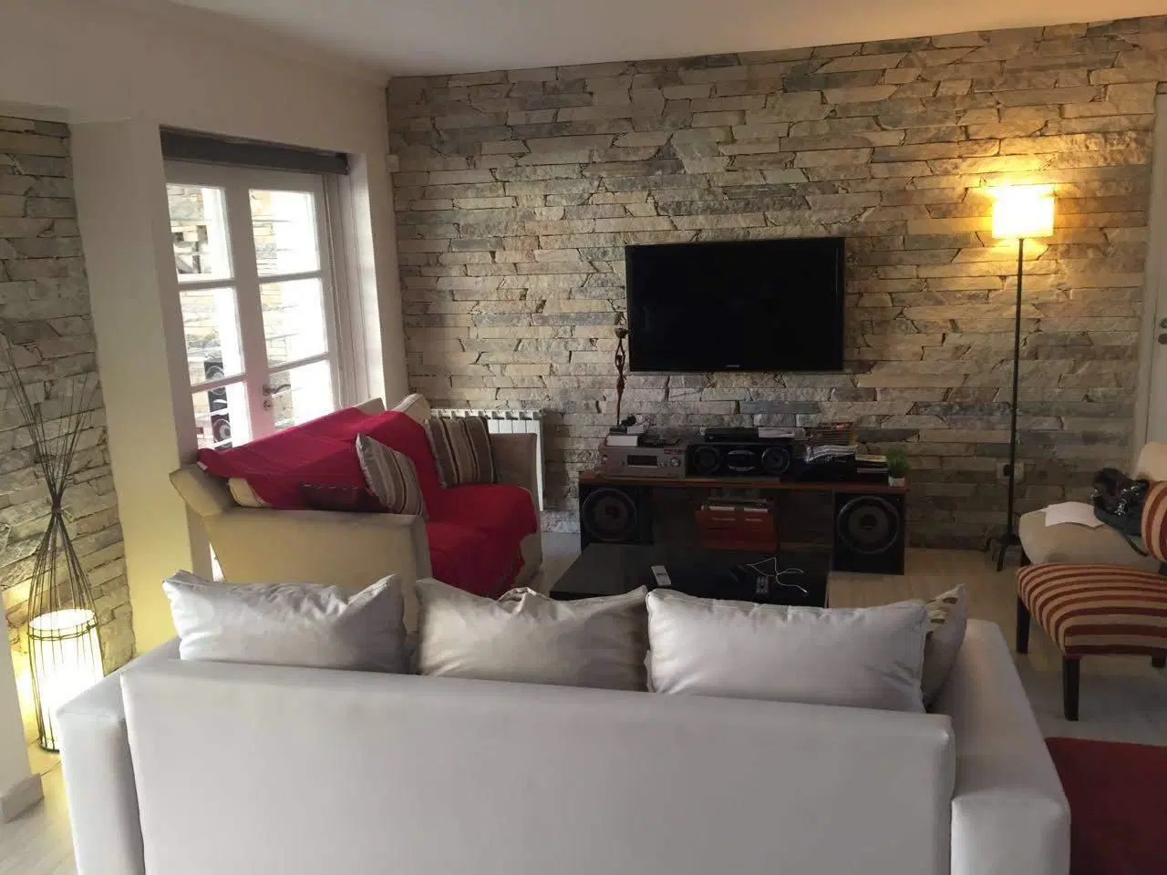VENTA CASA MODERNA CON PILETA - 5 AMBIENTES - BARRIO SAN JERÓNIMO 3