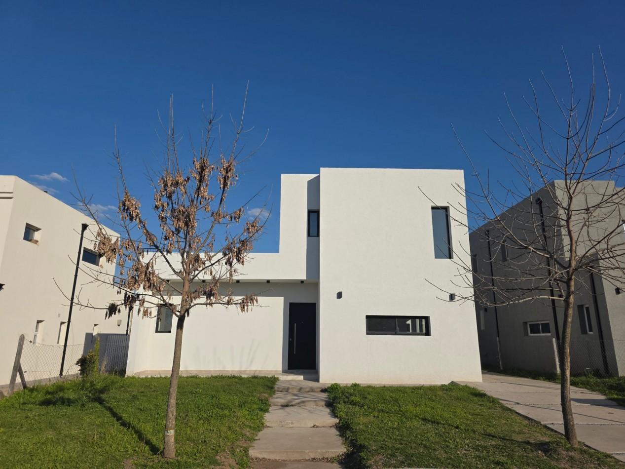 Foto de VENTA CASA DE 7 AMBIENTES EN SANTA LUCIA, PILAR DEL ESTE, imagen 1