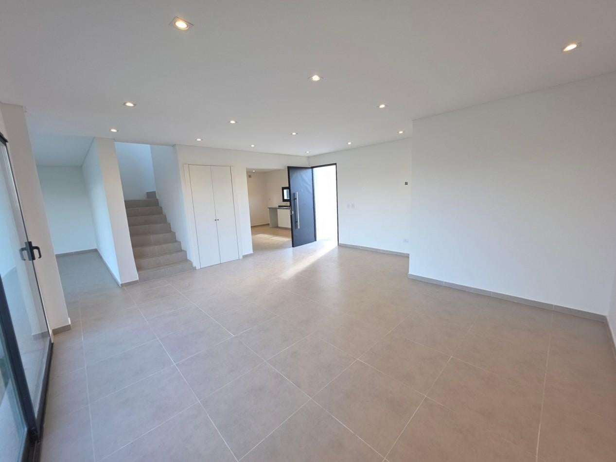 Foto de VENTA CASA DE 7 AMBIENTES EN SANTA LUCIA, PILAR DEL ESTE, imagen 4