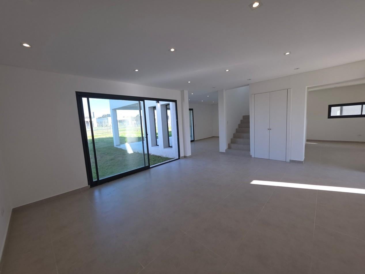 Foto de VENTA CASA DE 7 AMBIENTES EN SANTA LUCIA, PILAR DEL ESTE, imagen 5