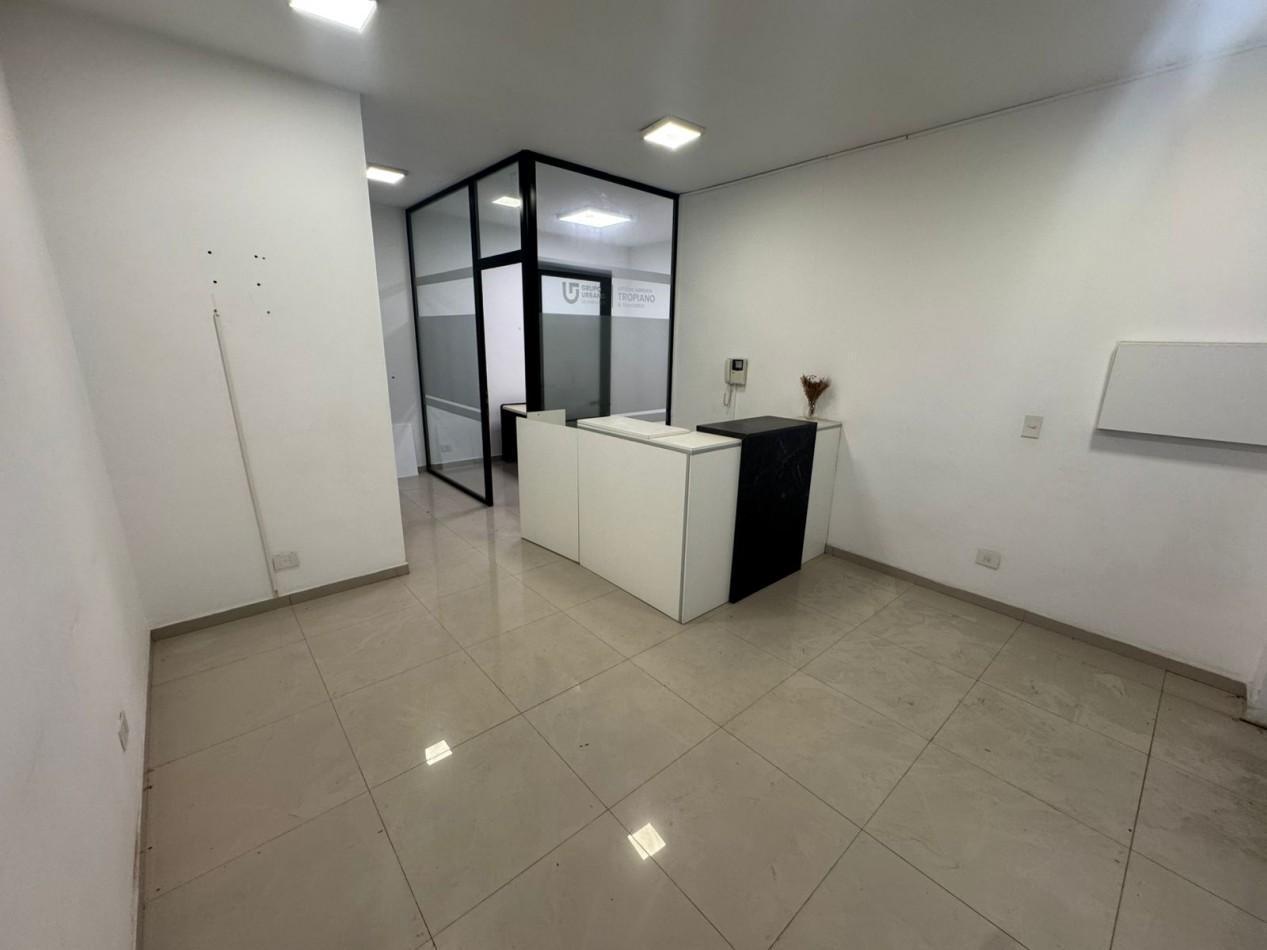 Foto de LOCAL COMERCIAL EN ALQUILER - EXCELENTE UBICACION EN PILAR - A METROS, imagen 2