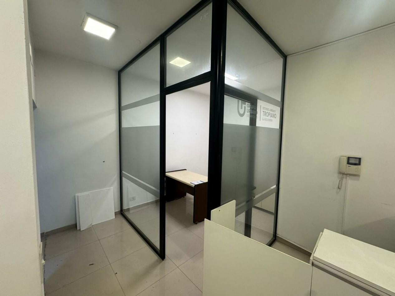 Foto de LOCAL COMERCIAL EN ALQUILER - EXCELENTE UBICACION EN PILAR - A METROS, imagen 1