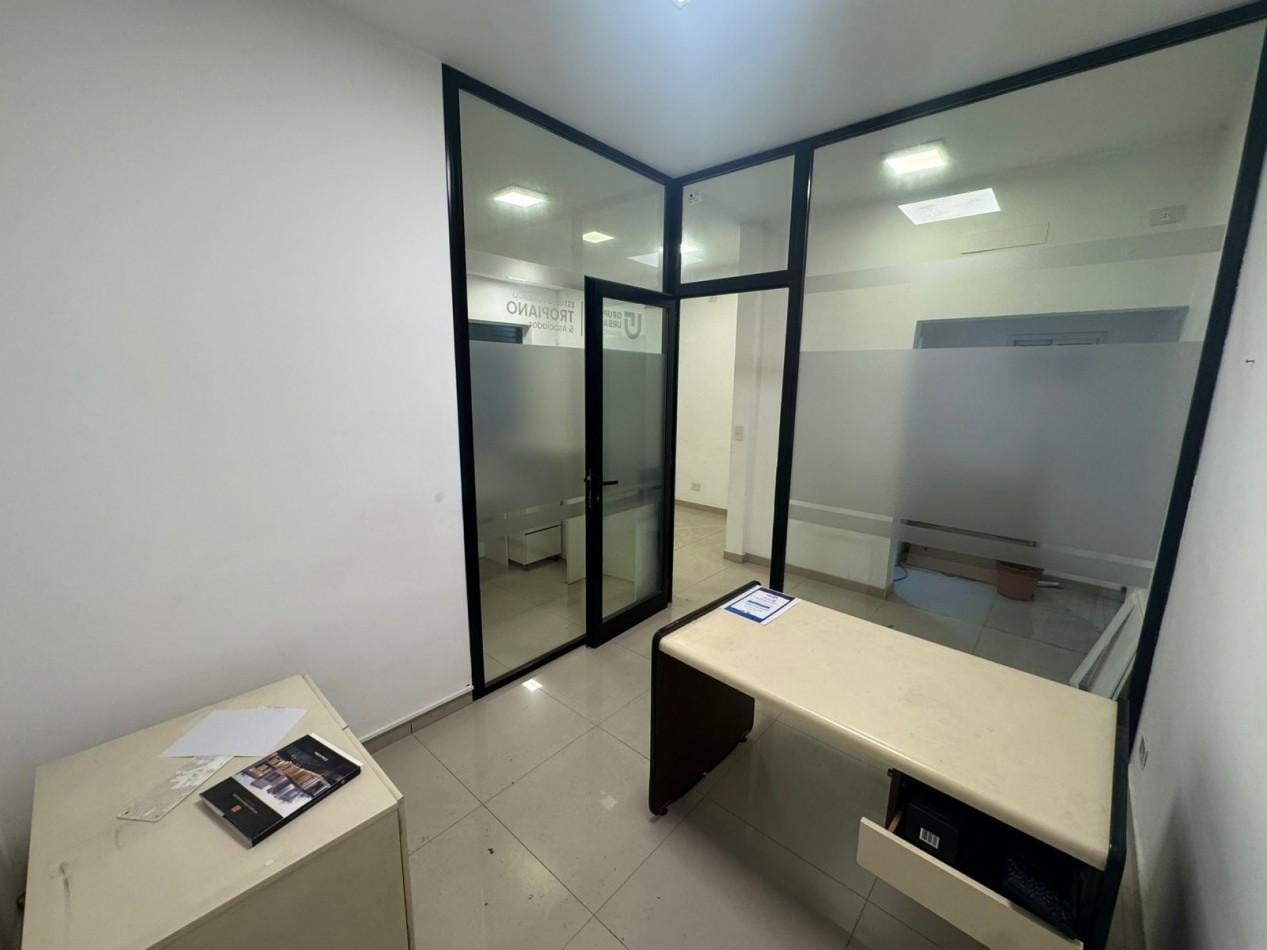 Foto de LOCAL COMERCIAL EN ALQUILER - EXCELENTE UBICACION EN PILAR - A METROS, imagen 3