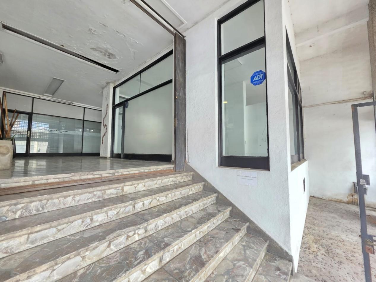 Foto de LOCAL COMERCIAL A LA CALLE EN ALQUILER - GALERIA TUCMA, PILAR, imagen 3