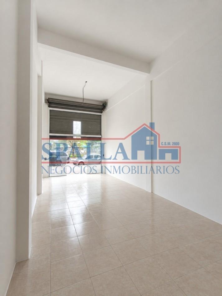Foto de LOCAL COMERCIAL EN ALQUILER - FRENTE A LA ESTACION DE GRAND BOURG, imagen 2