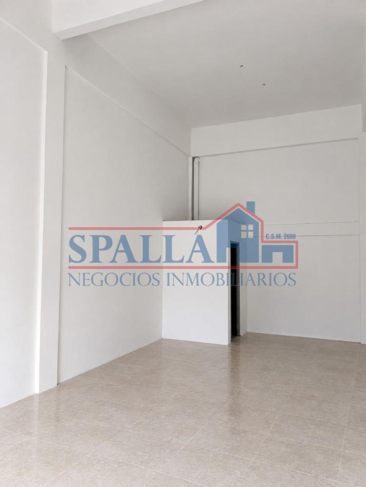 Foto de LOCAL COMERCIAL EN ALQUILER - FRENTE A LA ESTACION DE GRAND BOURG, imagen 4