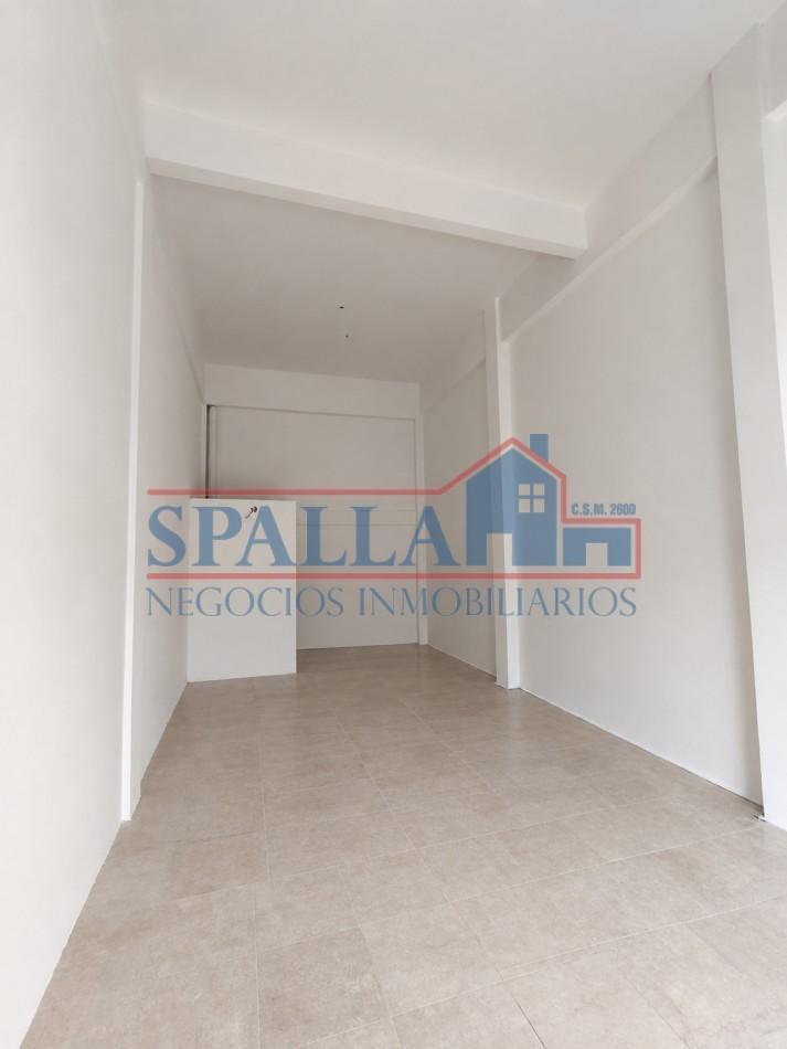 Foto de LOCAL COMERCIAL EN ALQUILER - FRENTE A LA ESTACION DE GRAND BOURG, imagen 3