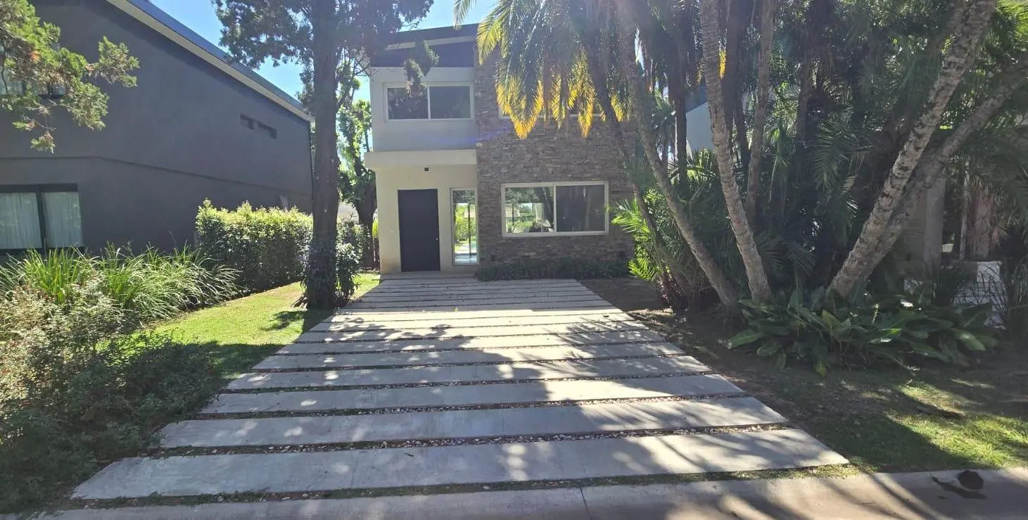 Casa en Barrio Cerrado 8